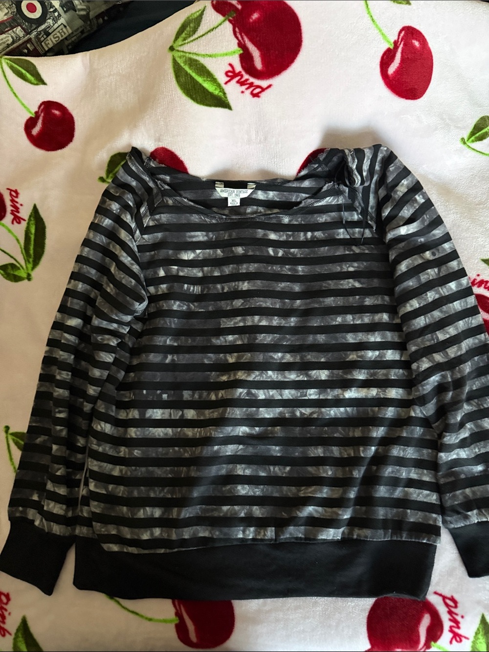 American Vintage Black and Gray Striped Off-the-Shoulder Sweater